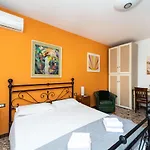 Holistay Suites Venezia