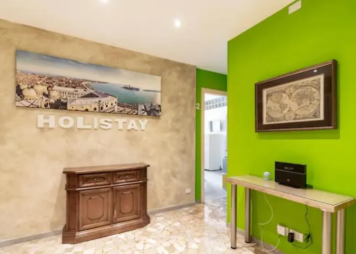 Holistay Suites Venezia